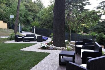 مسافرخانه Villa Del Sasso