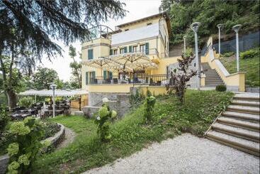 مسافرخانه Villa Del Sasso