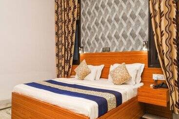 هتل Home Feeling Accomodation By Oyo Rooms