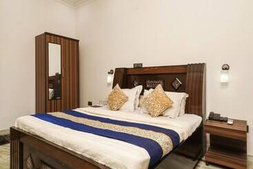 هتل Home Feeling Accomodation By Oyo Rooms