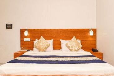 هتل Home Feeling Accomodation By Oyo Rooms