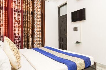 هتل Home Feeling Accomodation By Oyo Rooms