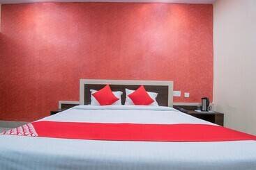 هتل Janvi International By Oyo Rooms