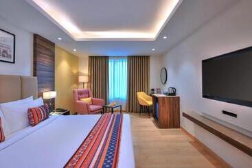 هتل Golden Tulip Agra
