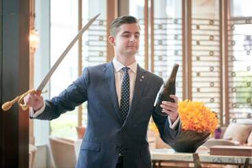 هتل The St. Regis Hong Kong