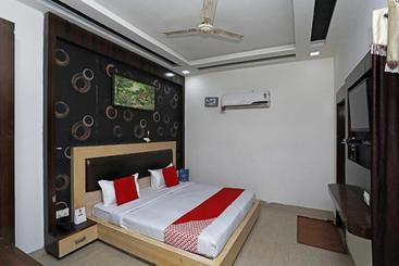 هتل Vanaya Palace By Oyo Rooms