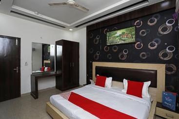 هتل Vanaya Palace By Oyo Rooms