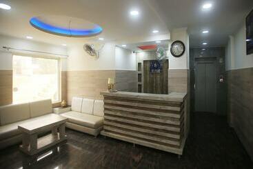 Oyo 17006 Hotel Girnar