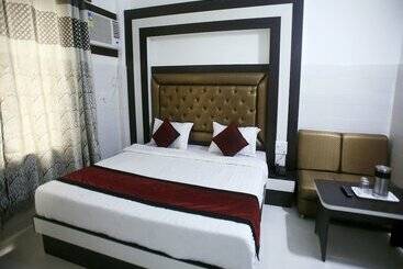 Oyo 17006 Hotel Girnar