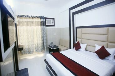 Oyo 17006 Hotel Girnar