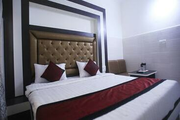 Oyo 17006 Hotel Girnar