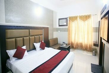 Oyo 17006 Hotel Girnar