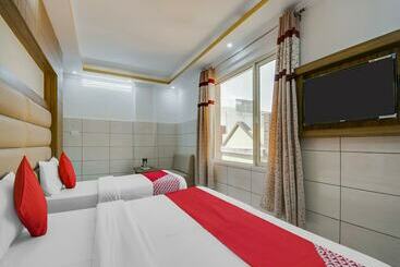 Oyo 17006 Hotel Girnar