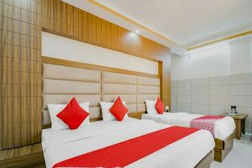 Oyo 17006 Hotel Girnar