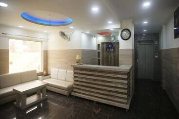 Oyo 17006 Hotel Girnar