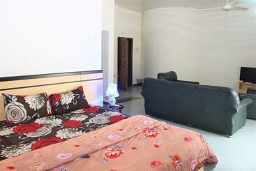 Tourist Castle Hotel And Suites