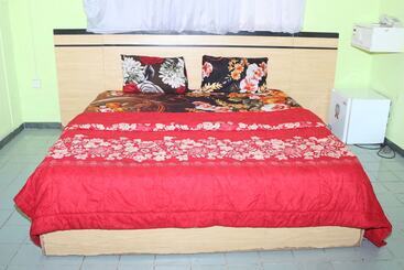 Tourist Castle Hotel And Suites