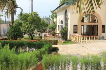 Tourist Castle Hotel And Suites