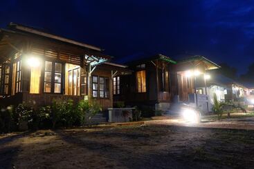 تختخواب و صبحانه Rock And Wreck Dive Resort