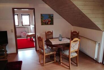 هتل Alte Schreinerei Auberge Harlekin