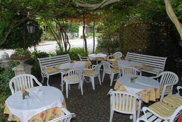 هتل Alte Schreinerei Auberge Harlekin