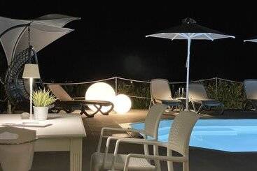 هتل Hermoso Luxury Suites