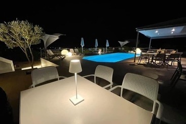 هتل Hermoso Luxury Suites