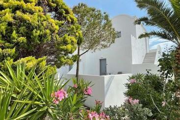 هتل Hermoso Luxury Suites