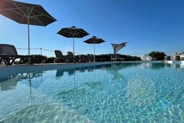 هتل Hermoso Luxury Suites