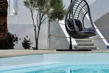 هتل Hermoso Luxury Suites