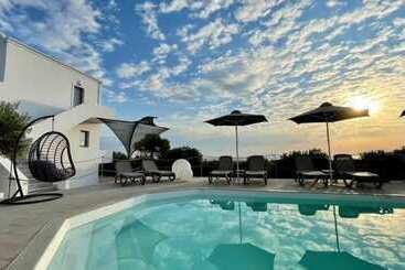 هتل Hermoso Luxury Suites