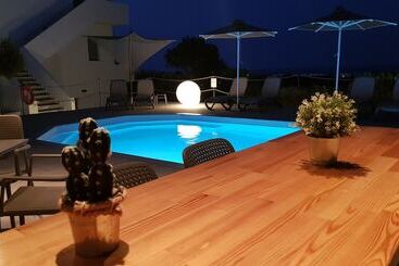 هتل Hermoso Luxury Suites