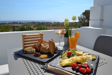 هتل Hermoso Luxury Suites