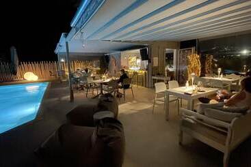 هتل Hermoso Luxury Suites
