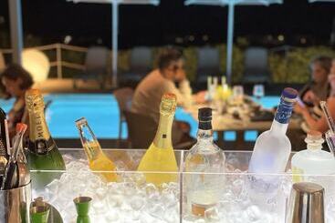 هتل Hermoso Luxury Suites