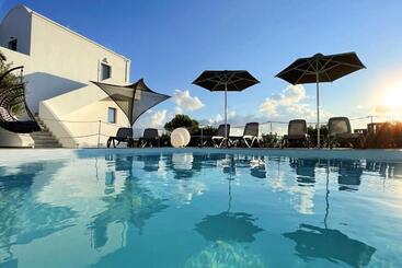 هتل Hermoso Luxury Suites