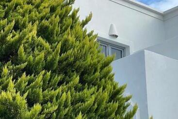 هتل Hermoso Luxury Suites