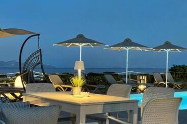 هتل Hermoso Luxury Suites