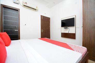 Flagship Hotel Mm Crown