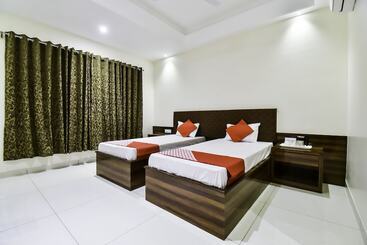 هتل Oyo 23571 Jai Bhawani