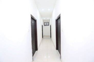 호텔 R Continental By Oyo Rooms