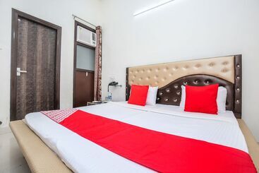 호텔 R Continental By Oyo Rooms