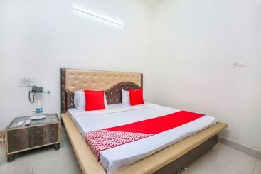 호텔 R Continental By Oyo Rooms