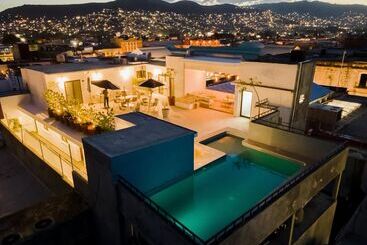 هتل Suites De La Parra