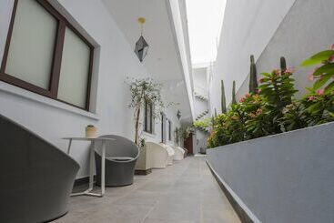 هتل Suites De La Parra