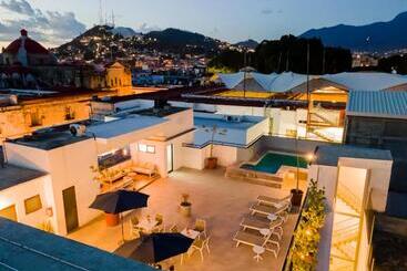 هتل Suites De La Parra