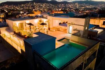 هتل Suites De La Parra