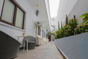 هتل Suites De La Parra
