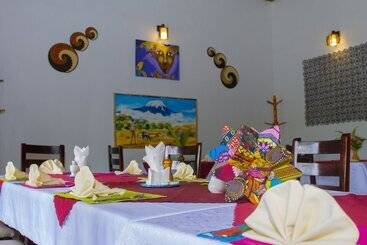 هتل Ingagi Park View Lodge