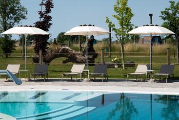 هتل Marina Azzurra Resort